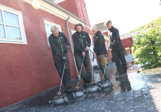 Dansk Fliserens ApS renser fliser på Tirsbæk Gods