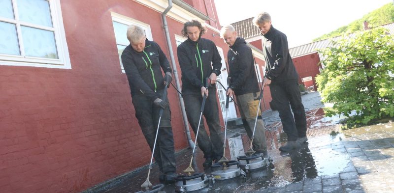 Dansk Fliserens ApS renser fliser på Tirsbæk Gods